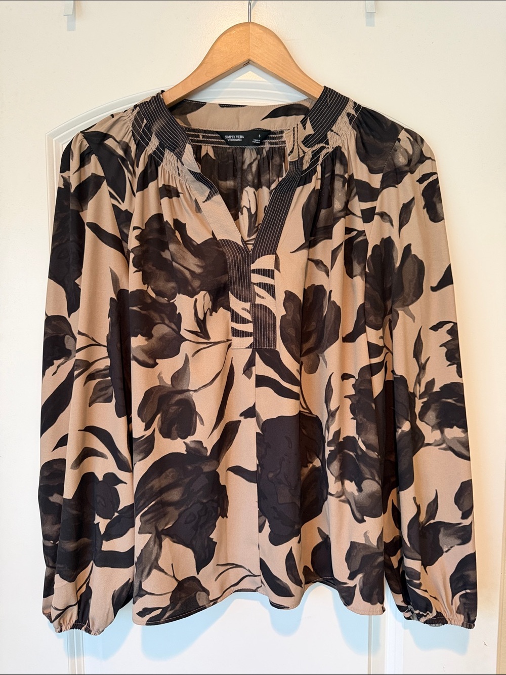 Simply Vera Black Floral Print Long Sleeve Blouse - Beige Background